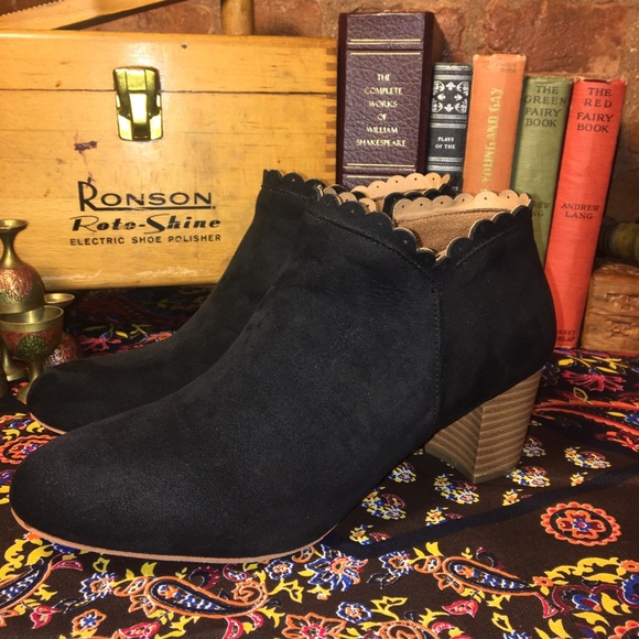 Scallop Ankle Boots X Olive Street 7 1/2 - Picture 2 of 7